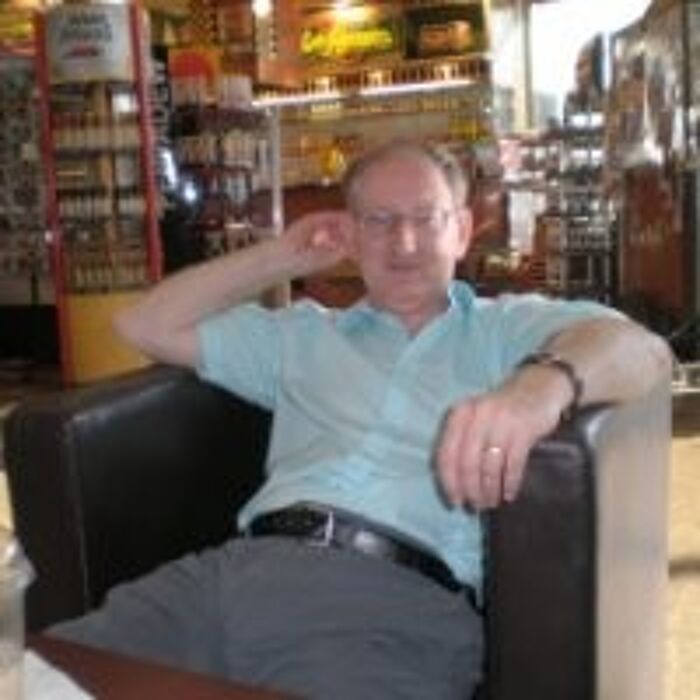 Image of Les Howard