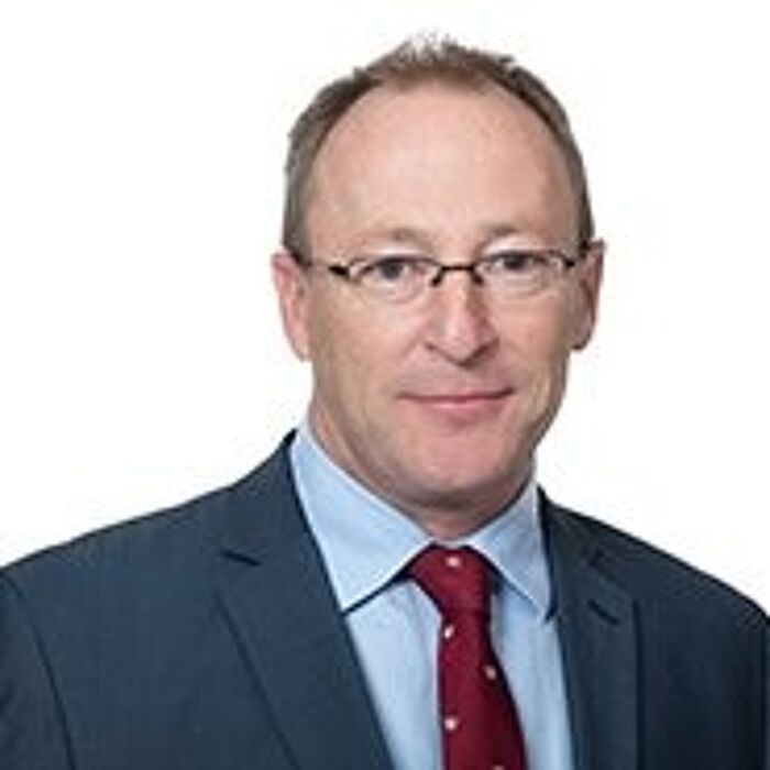 Image of Simon Lindsay